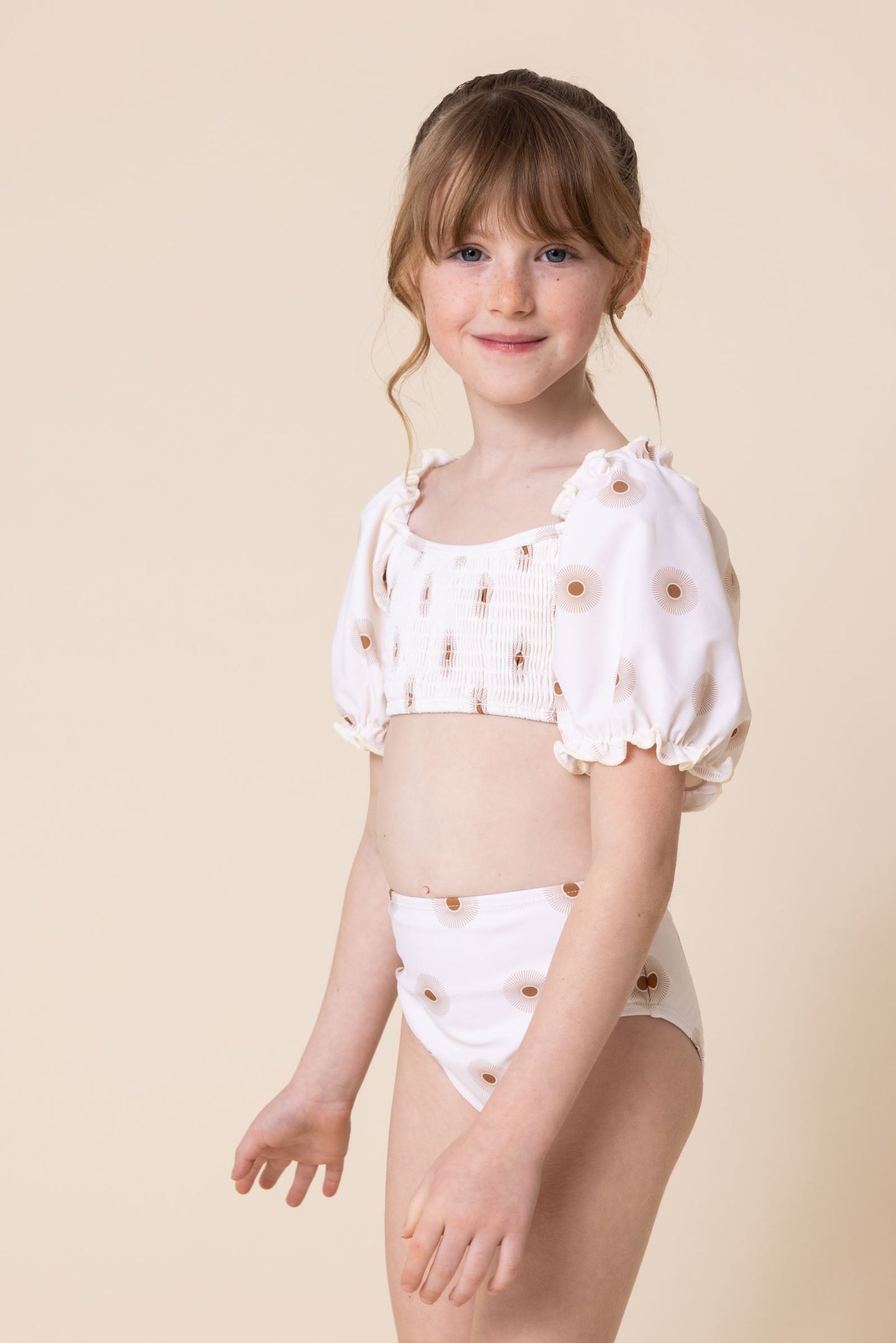 White floral print smocked 2pc girl swimsuit (size run small, go up 1-2 sizes)